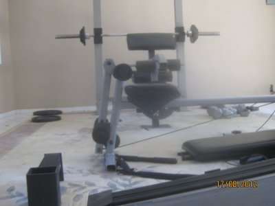 UNE PARTIE DE LA SALLE DE SPORT DE L'HOTEL